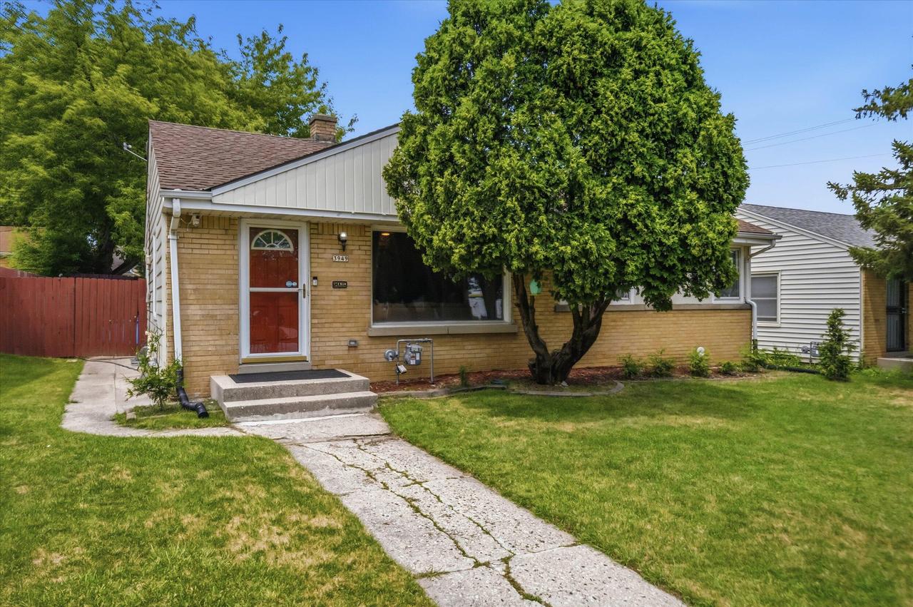 3949 N 77th St, Milwaukee, WI 53222