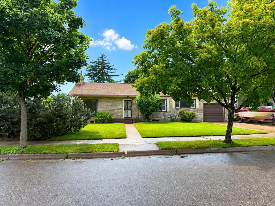1134 Granddad Ter, La Crosse, WI 54601
