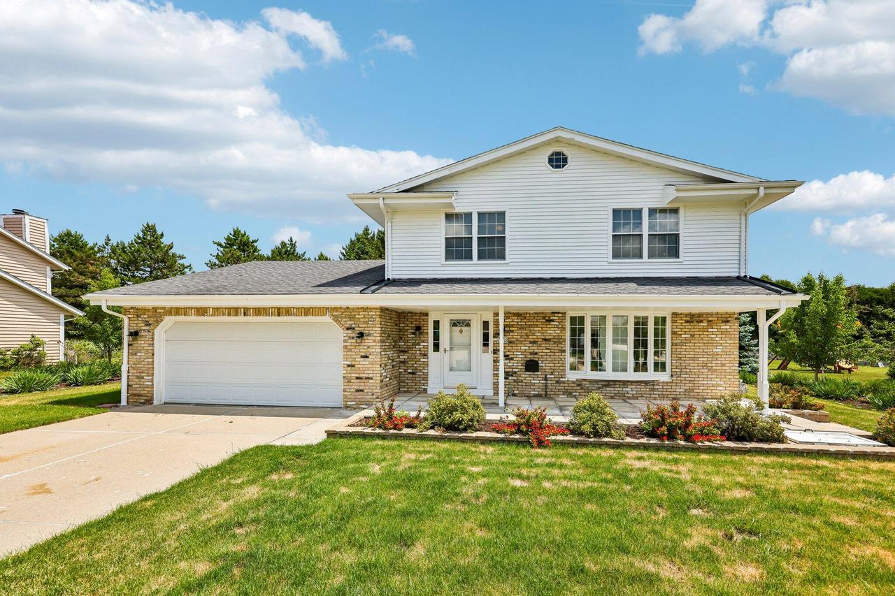 W183S8590 Sue Marie Ln, Muskego, WI 53150