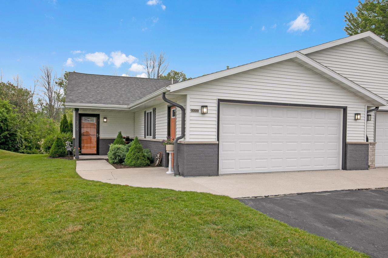 1309 N 49th St, Sheboygan, WI 53081