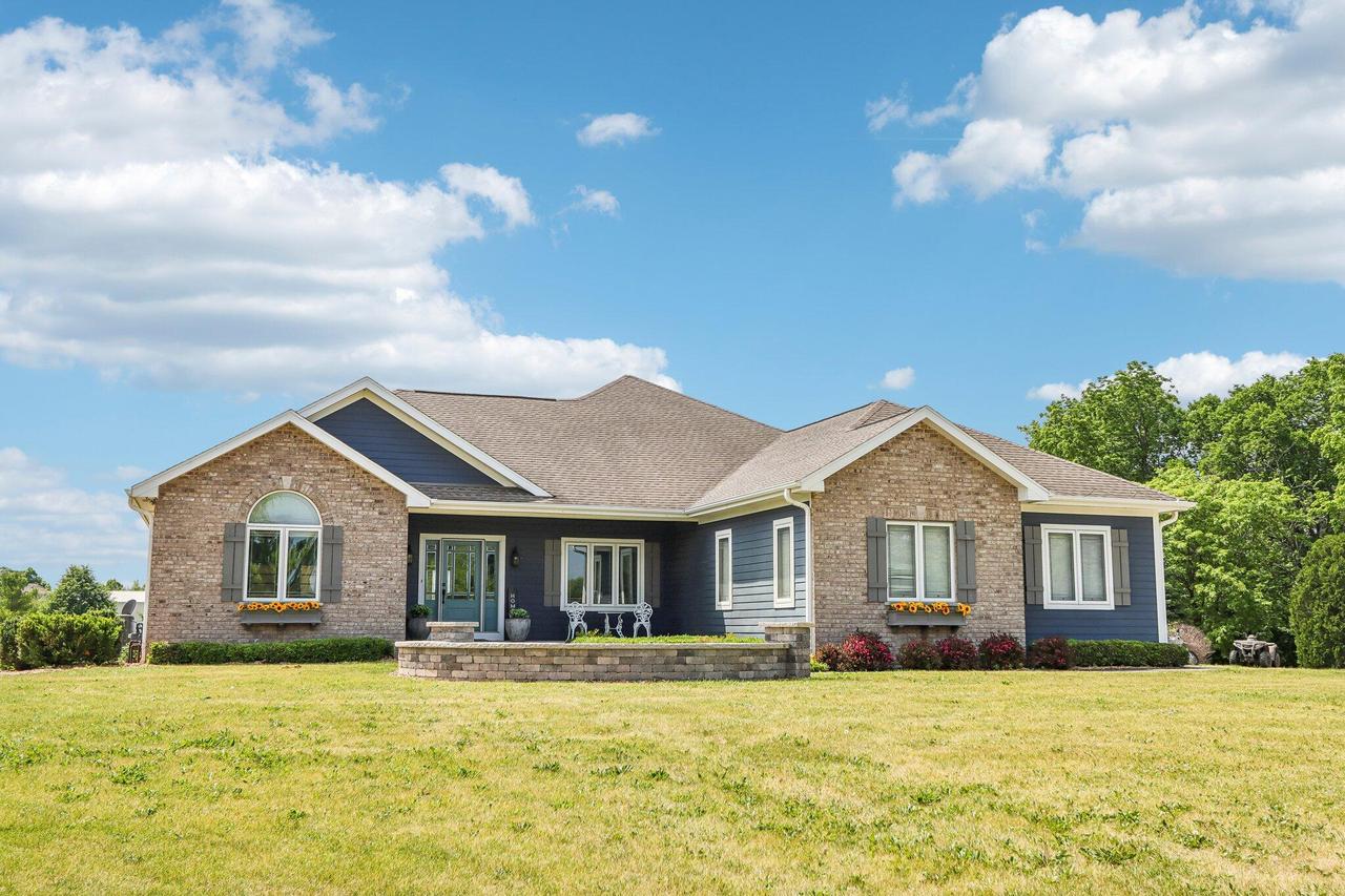 1611 51st St, Raymond, WI 53108