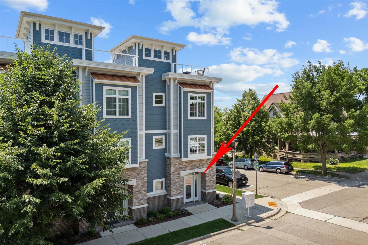 303 E Pier St, Port Washington, WI 53074
