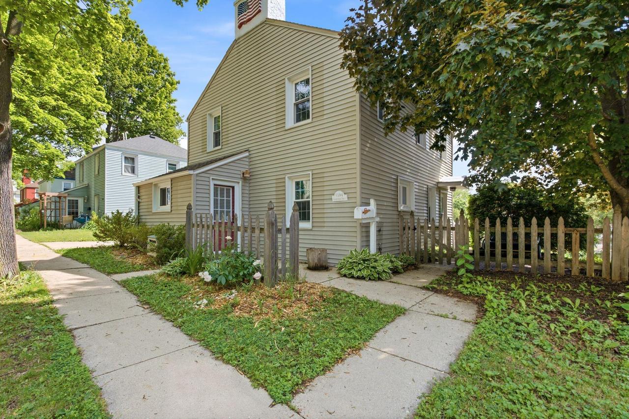 5594 Arrowwood St, Greendale, WI 53219