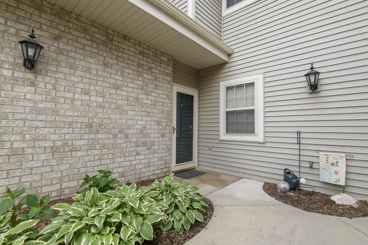 18730 Emerald Cir #B, Brookfield, WI 53045