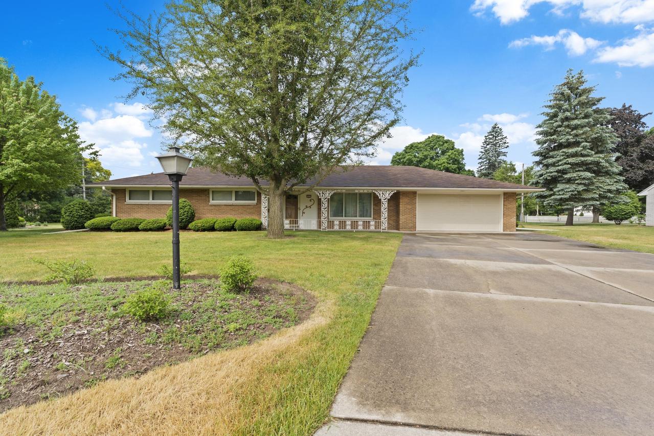 409 Vernon Ave, Thiensville, WI 53092