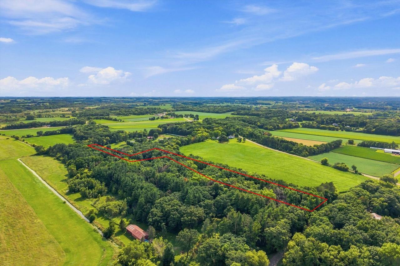 1787 Strawberry Rd, Cottage Grove, WI 53531