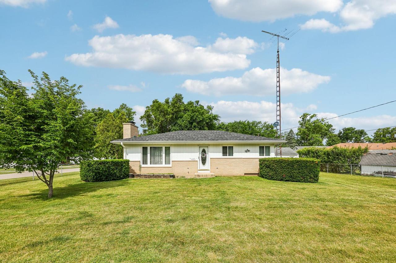 N1359 Moss Dr, Bloomfield, WI 53128