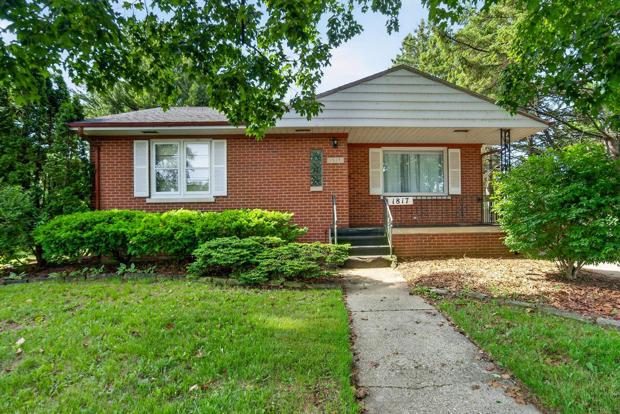 1817 81st St, Kenosha, WI 53143
