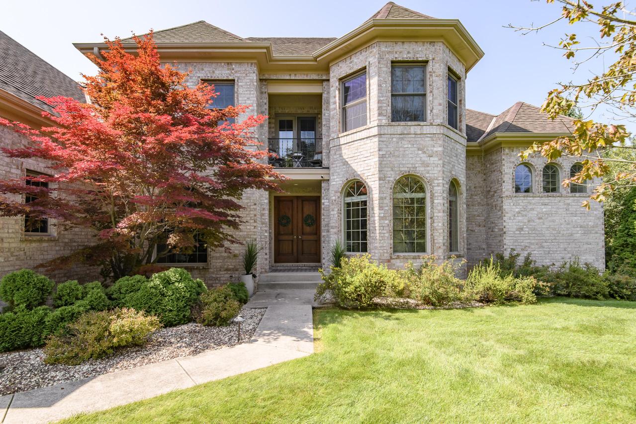 10935 N Oriole Ln, Mequon, WI 53092