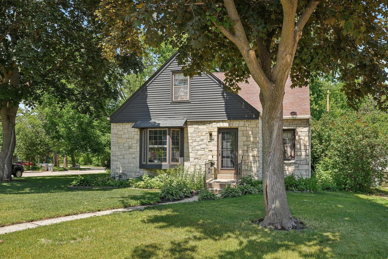 4630 W Cleveland Ave, Milwaukee, WI 53219