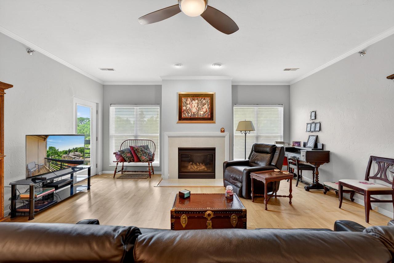 1220 E Locust St #308, Milwaukee, WI 53212