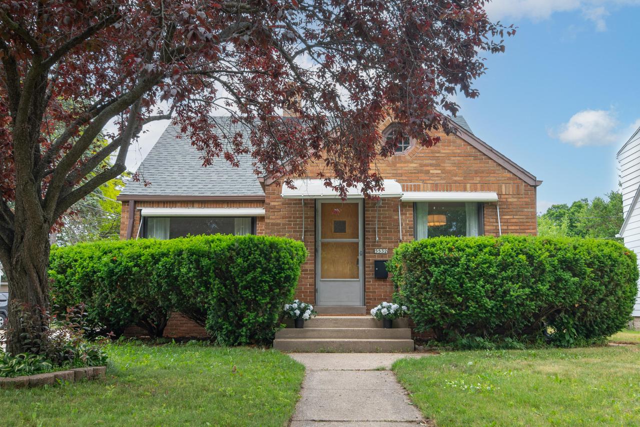 5532 N 11th St, Milwaukee, WI 53209