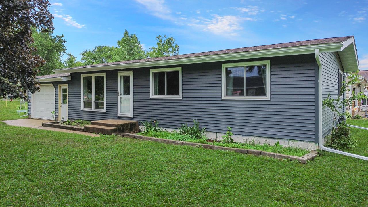 402 Cardinal Ave, Rockland, WI 54653
