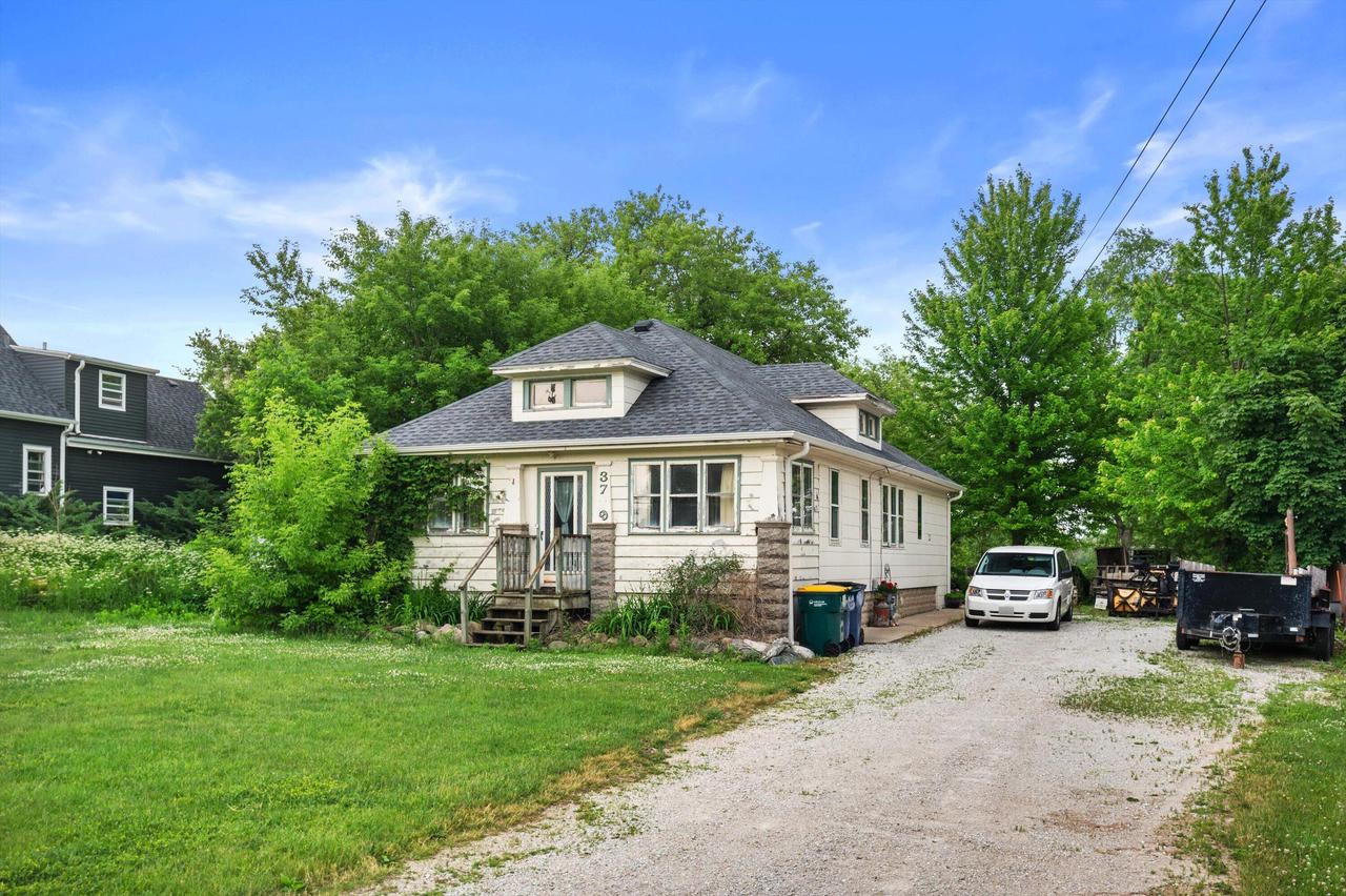 3709 E Ryan Rd, Oak Creek, WI 53154