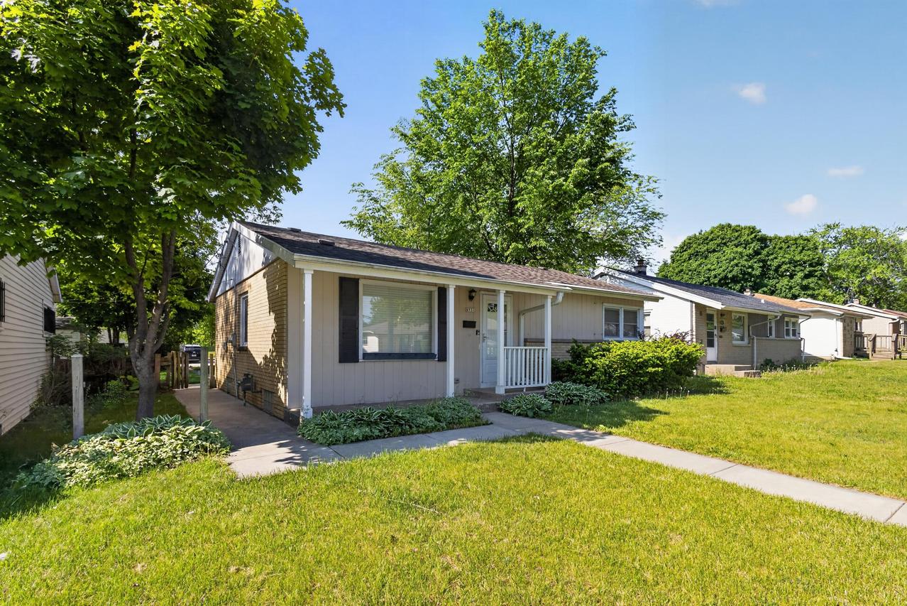 8531 W Lawrence Ave, Milwaukee, WI 53225