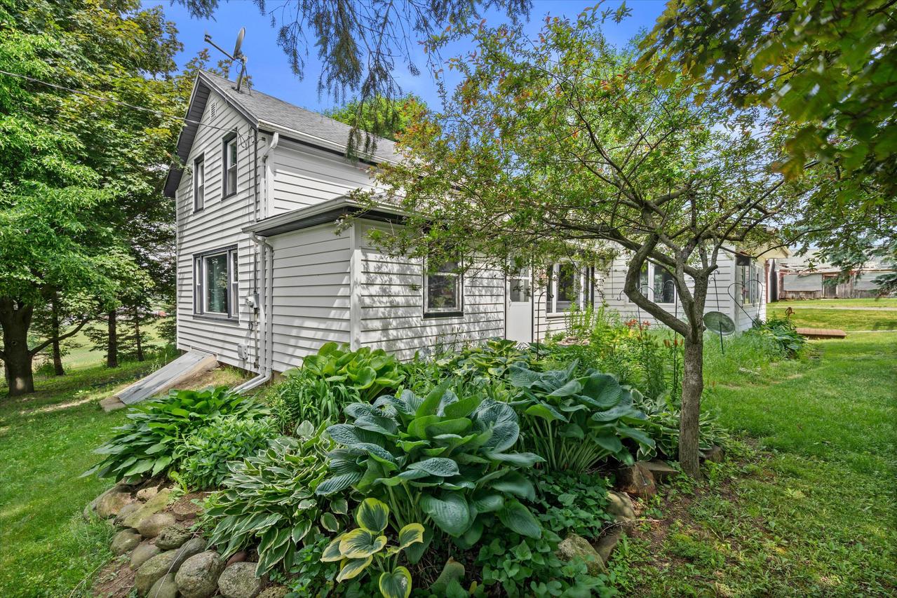 6544 Mohawk Rd, Wayne, WI 53002