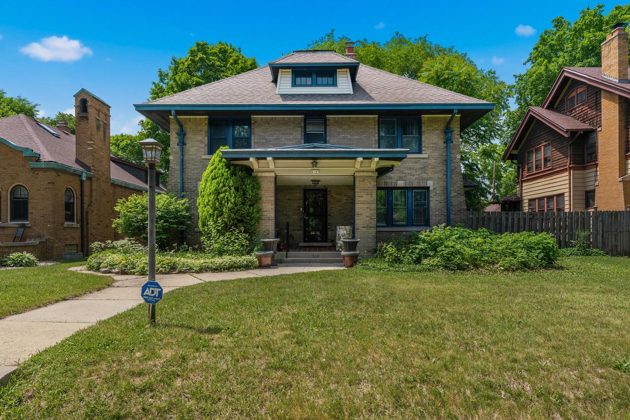 2147 N 53rd St, Milwaukee, WI 53208