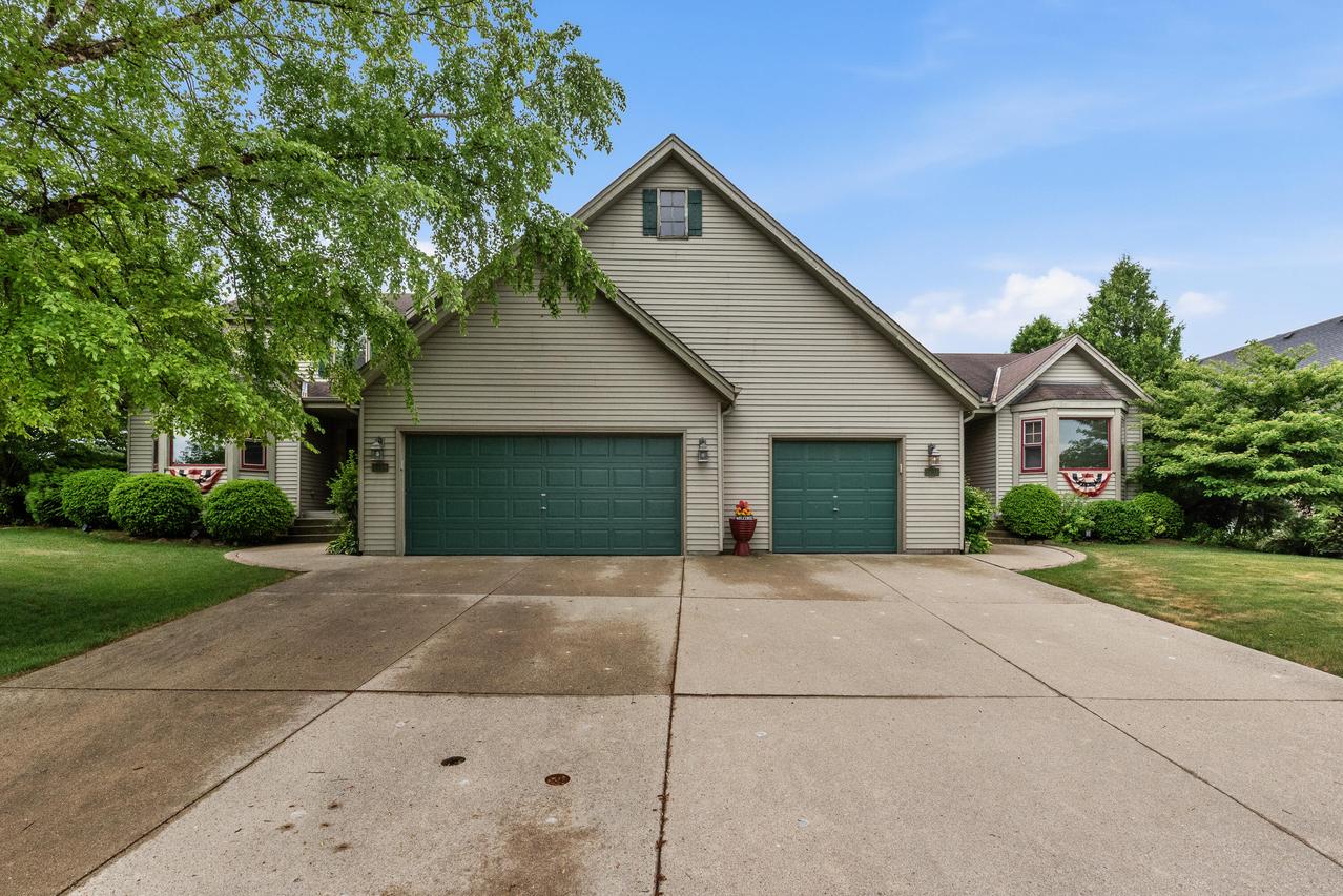 2091 Cherokee St #2093, Grafton, WI 53024