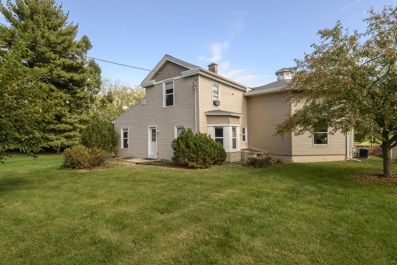 320 Mill St, Fox Lake, WI 53933