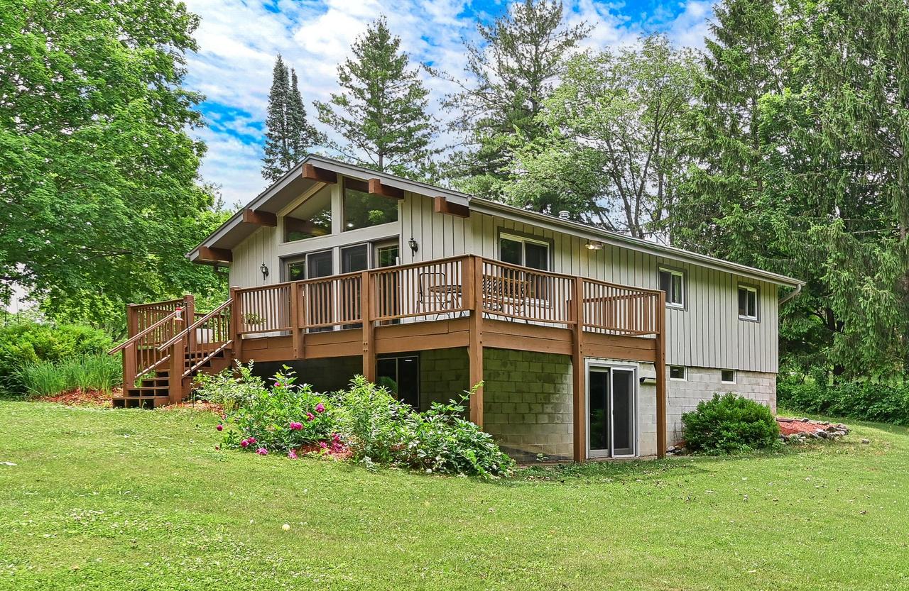 W277S8435 Riverview Dr, Vernon, WI 53149
