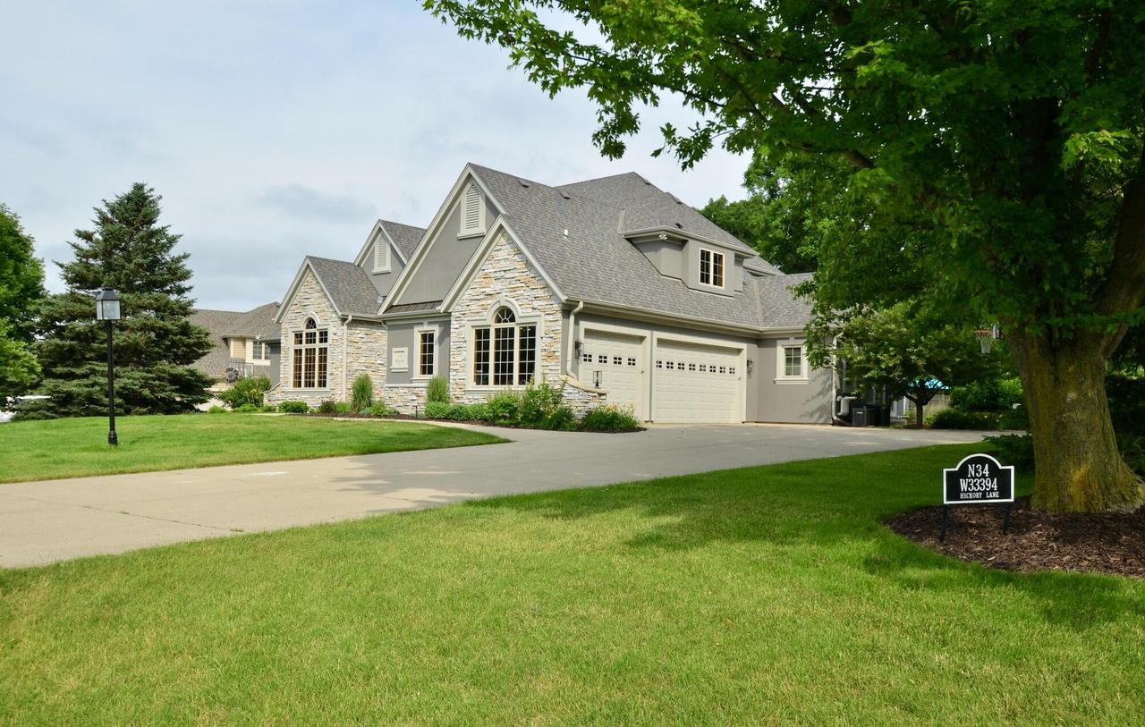 N34W33394 Hickory Ln, Nashotah, WI 53058