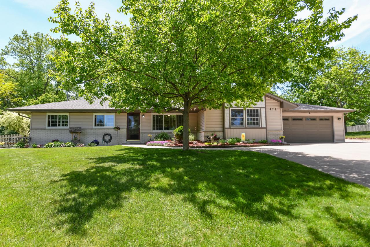875 Plateau Ln, Brookfield, WI 53186