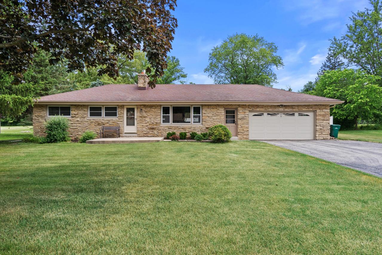 W147N5010 Dolphin Dr, Menomonee Falls, WI 53051