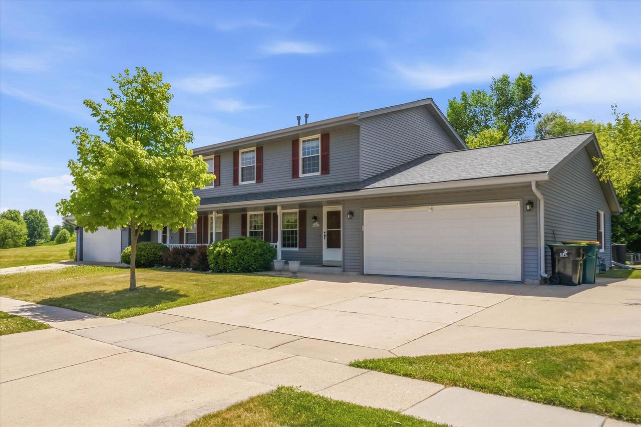 W213N16673 Glen Brooke Dr, Jackson, WI 53037