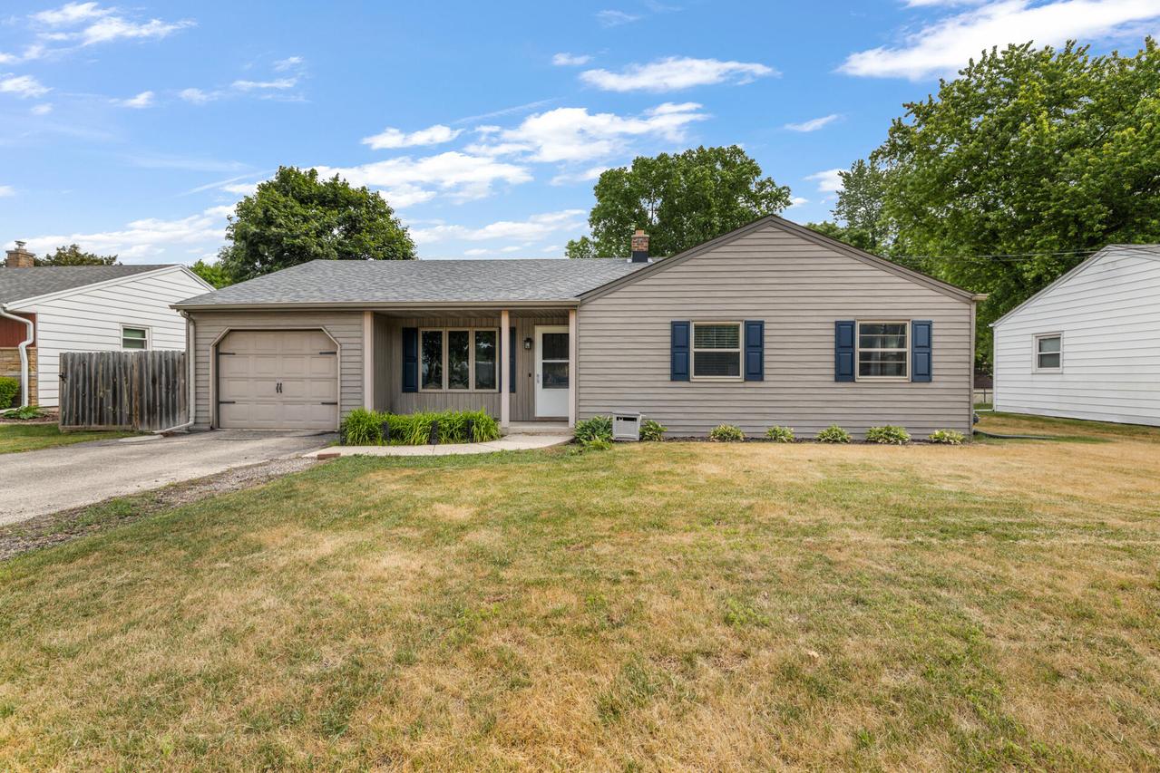 218 E Washington St, Slinger, WI 53086