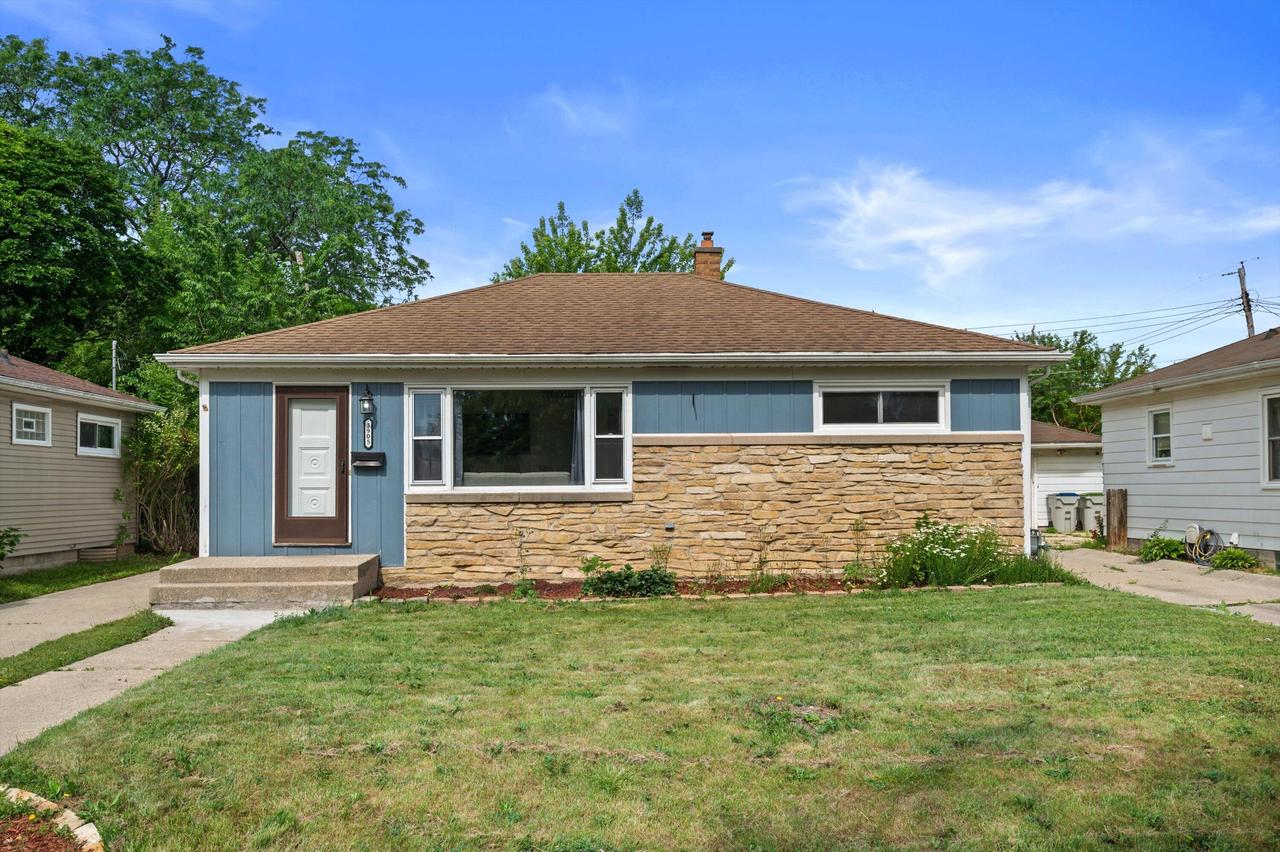 3905 N 93rd St, Milwaukee, WI 53222