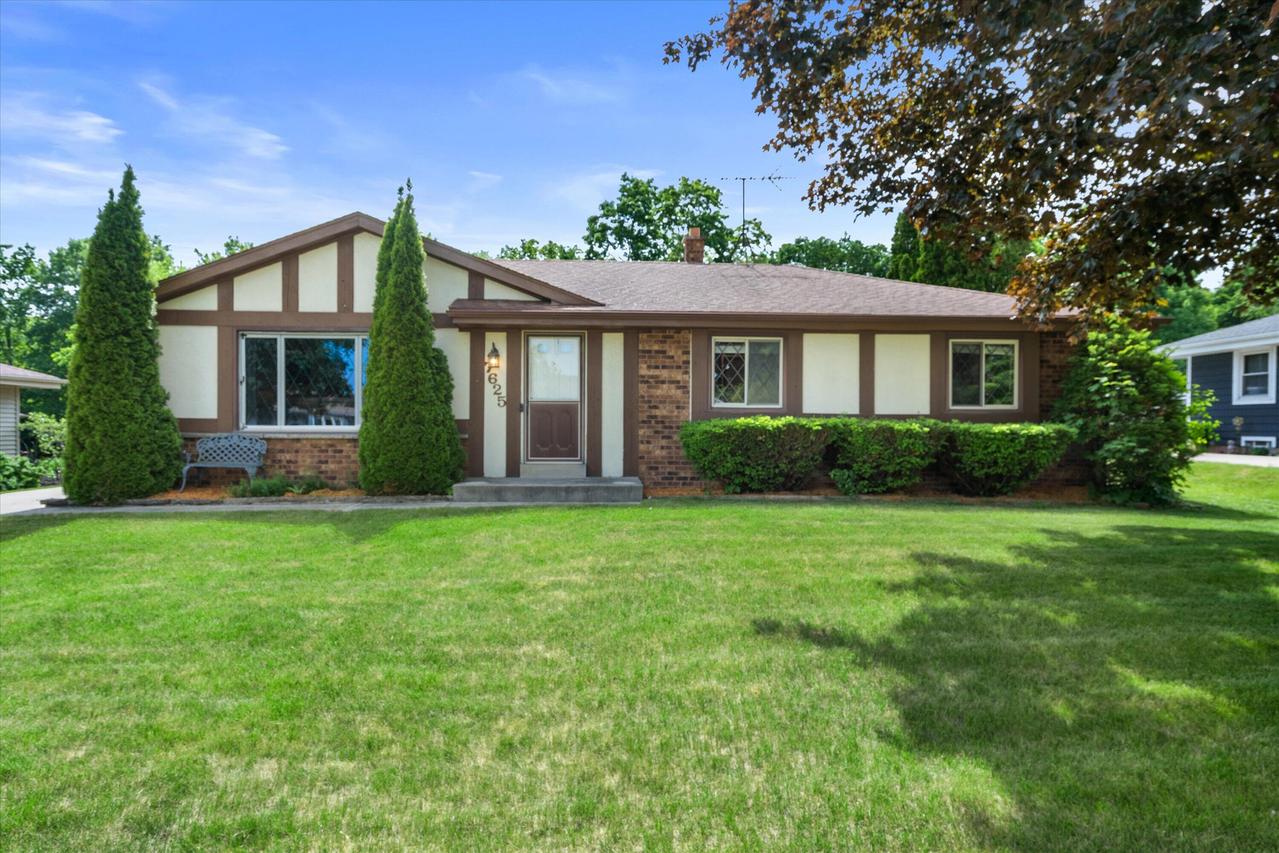 7625 S Manitowoc Ave, Oak Creek, WI 53154