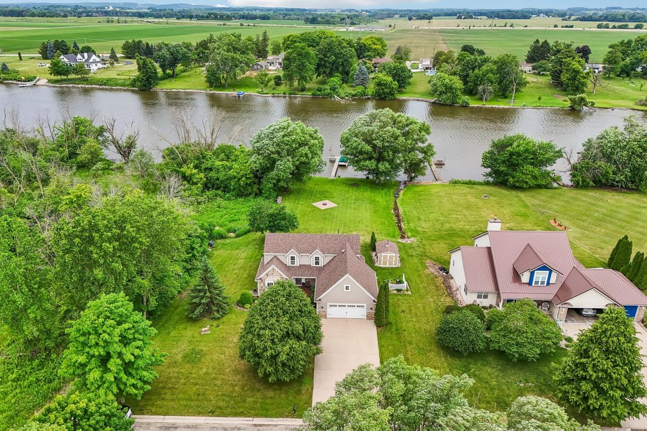 1085 Hillebrand Dr, Jefferson, WI 53549