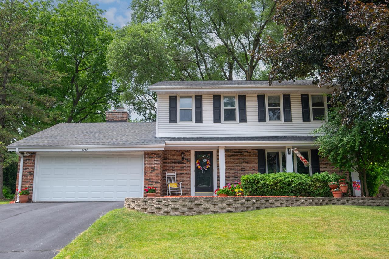 2355 Guinevere Dr, Brookfield, WI 53045