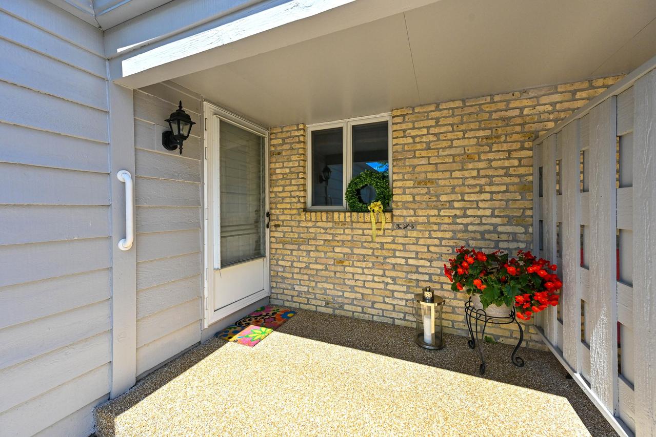 10117 N Gettysburg Ct, Mequon, WI 53092