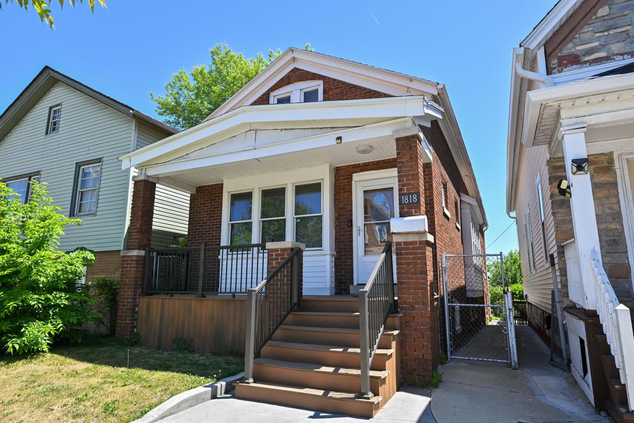 1818 S 6th St, Milwaukee, WI 53204