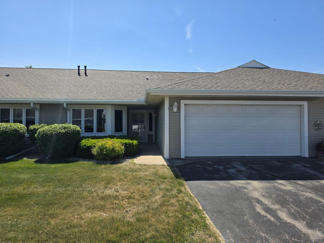 365 Hartford Sq, Hartford, WI 53027