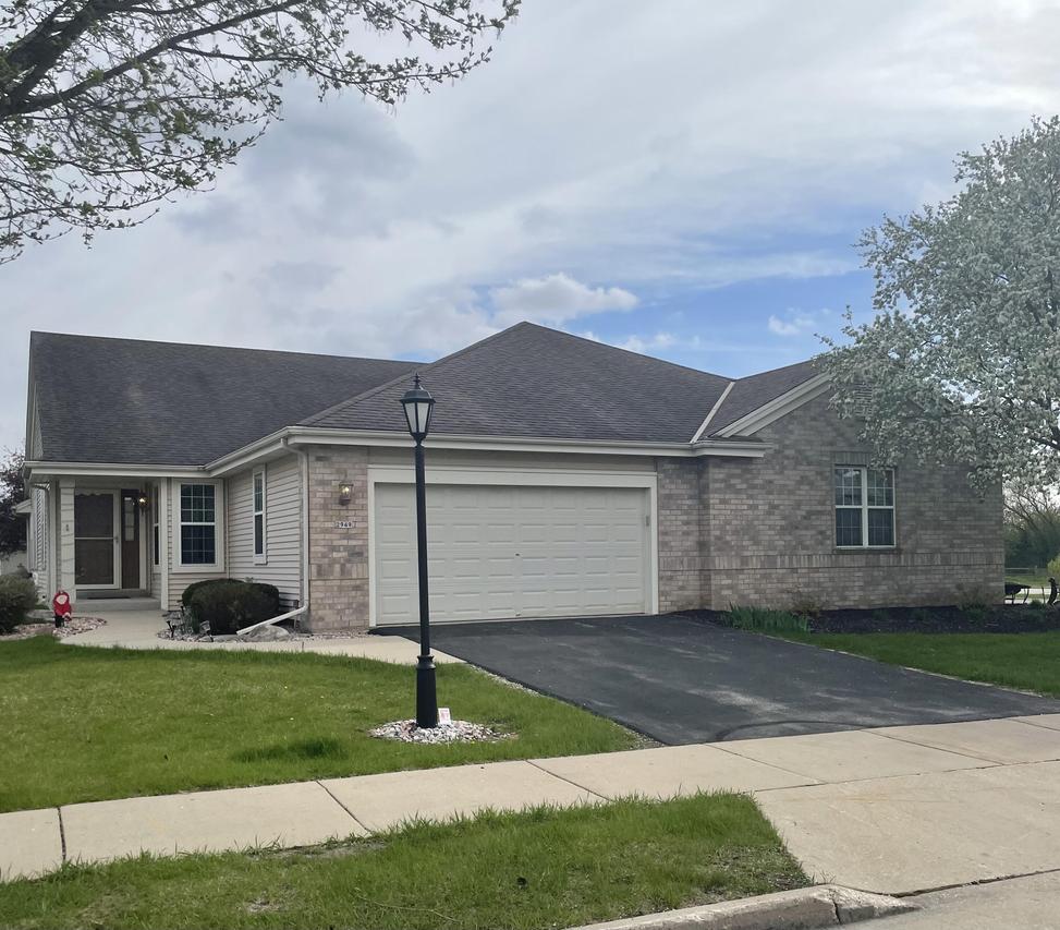 2949 Clearwater Ln, Waukesha, WI 53189