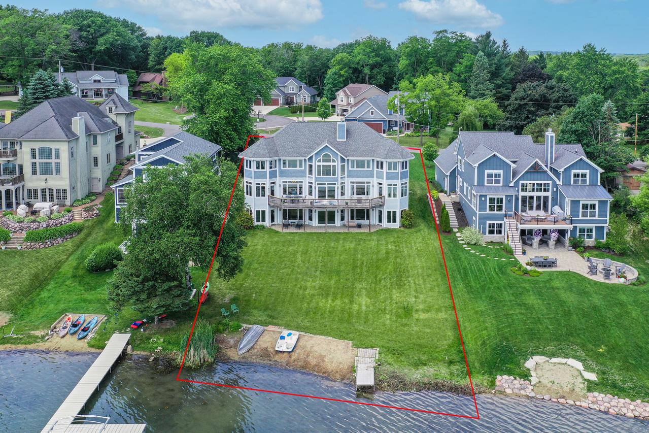 3711 Lake St, Burlington, WI 53105