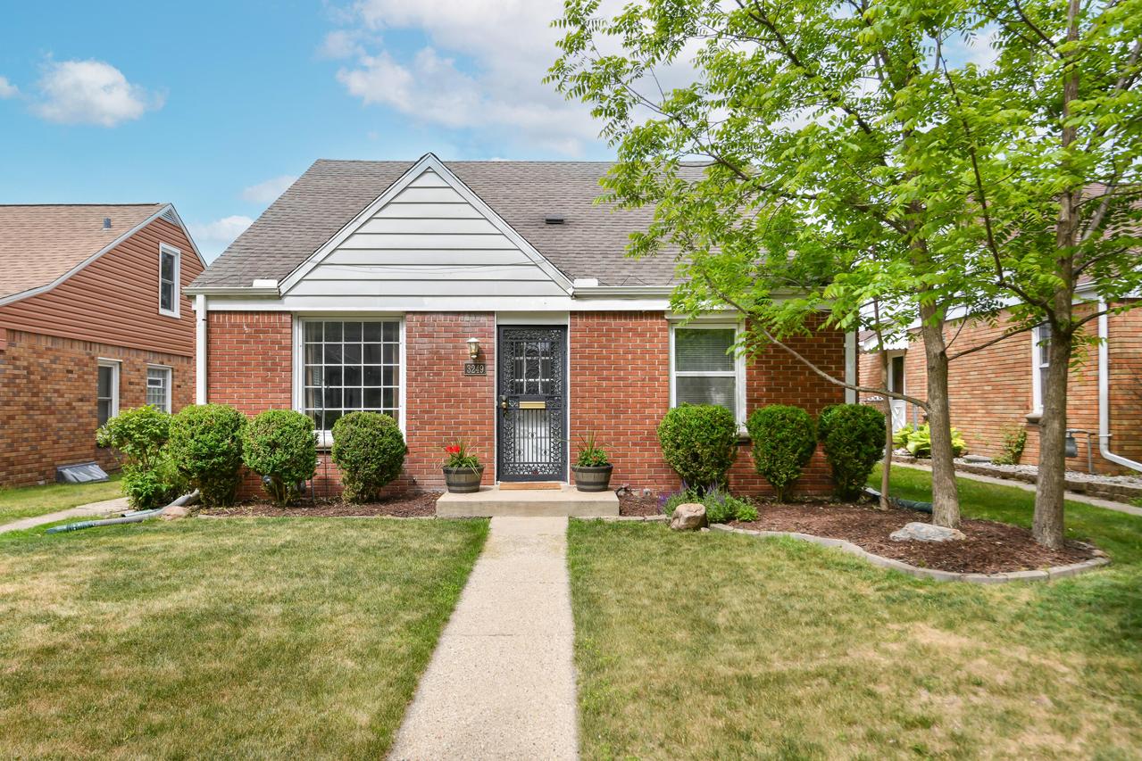 3249 N 79th St, Milwaukee, WI 53222