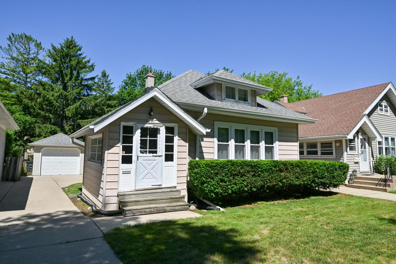 2123 N 66th St, Wauwatosa, WI 53213