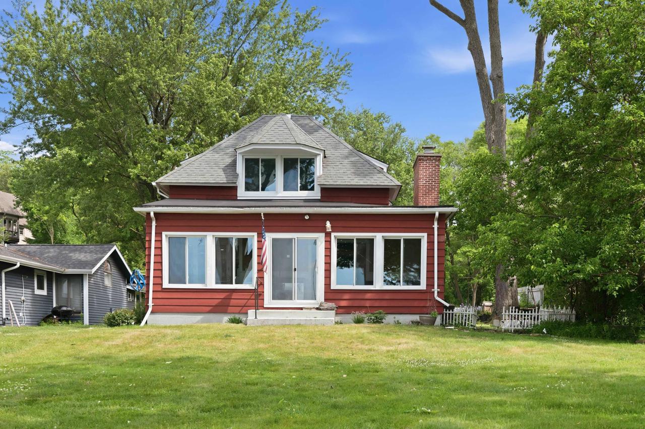 N30W29393 Hillcrest Dr, Delafield, WI 53072