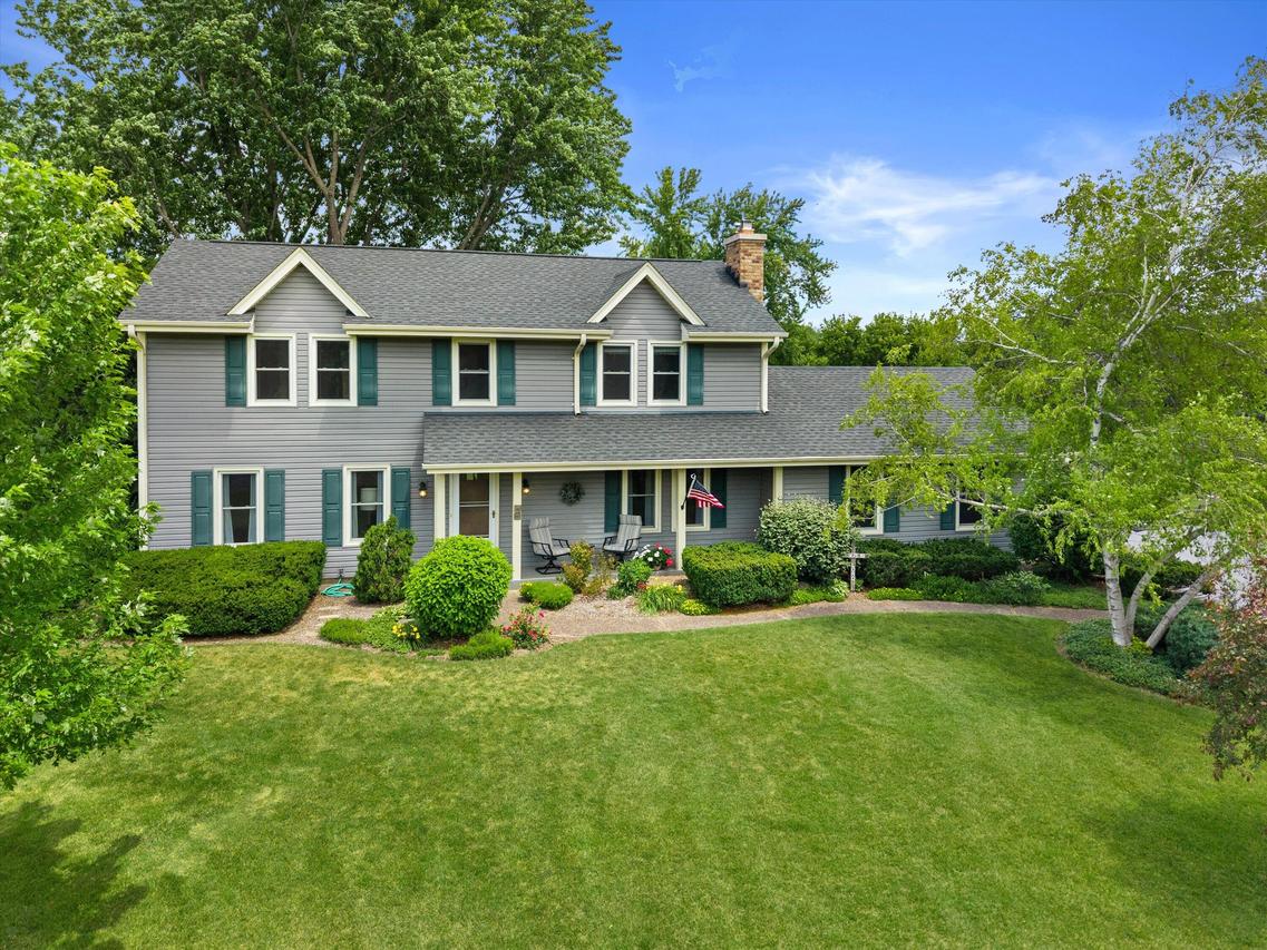 S67W32648 Ashton Way, Mukwonago, WI 53149