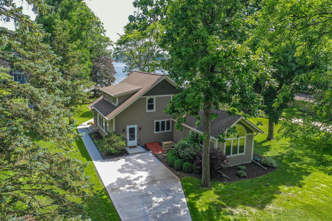 S106W20597 N Shore Dr, Muskego, WI 53150