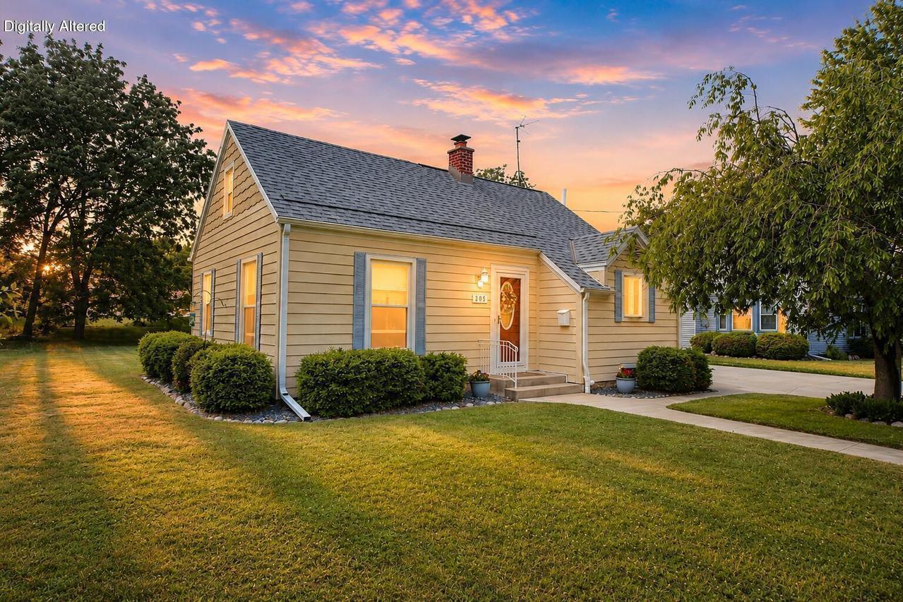 305 North Ave, Hartland, WI 53029