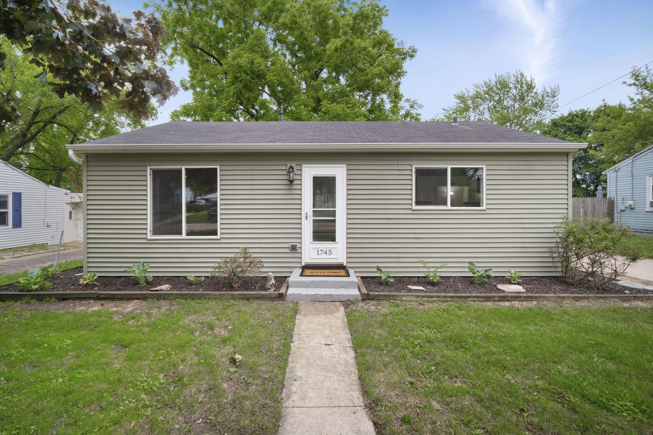 1745 Illinois St, Racine, WI 53405