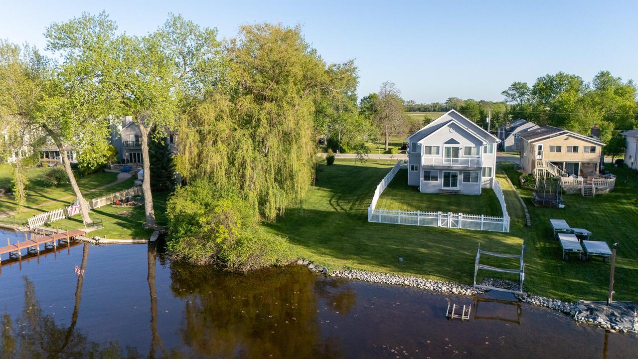 7427 E Wind Lake, Norway, WI 53185