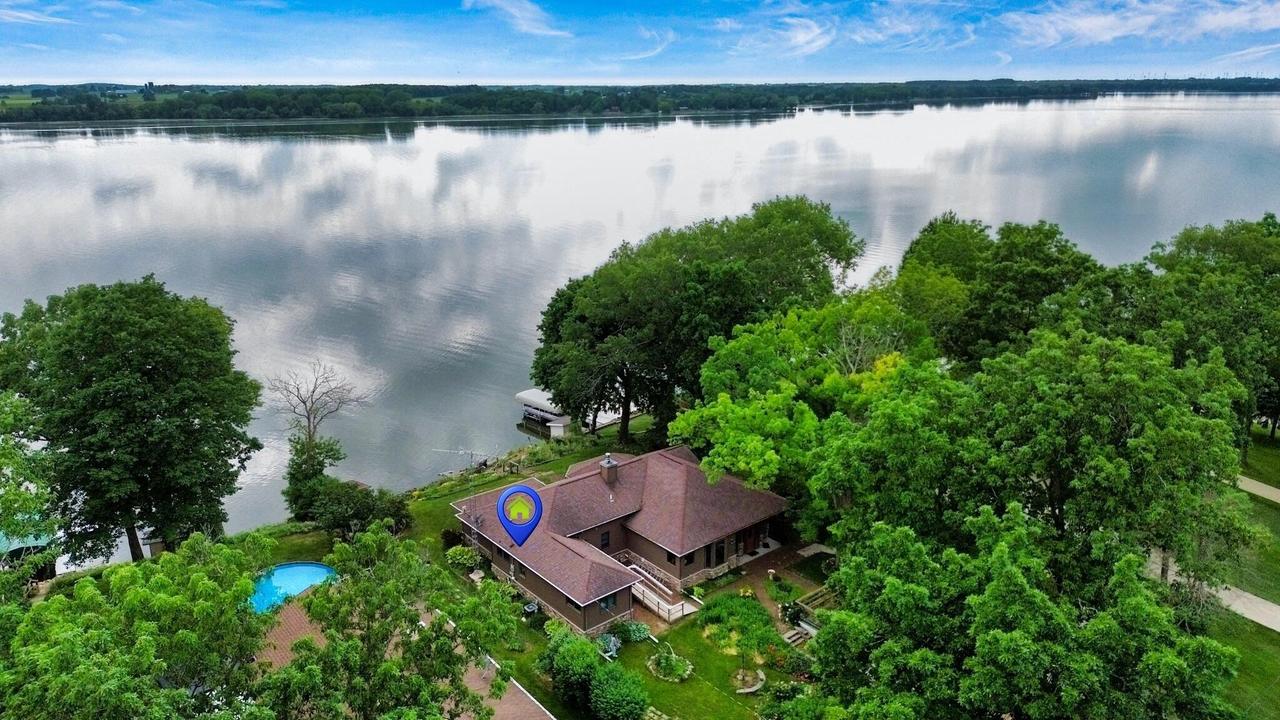 W9863 Dunn Rd, Fox Lake, WI 53933