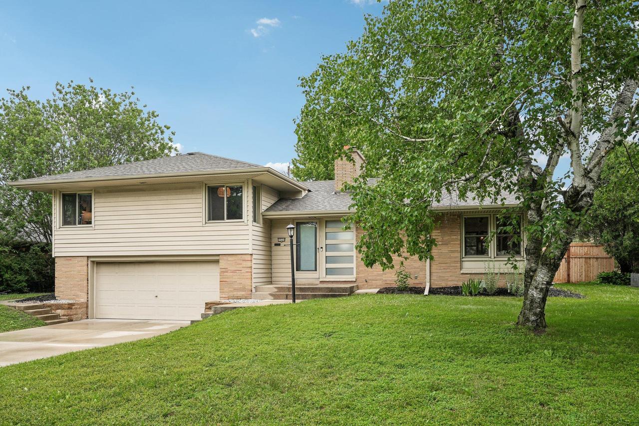 7524 W Wisconsin Ave, Wauwatosa, WI 53213