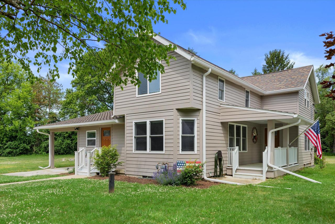 W244N4501 Swan Rd, Pewaukee, WI 53072
