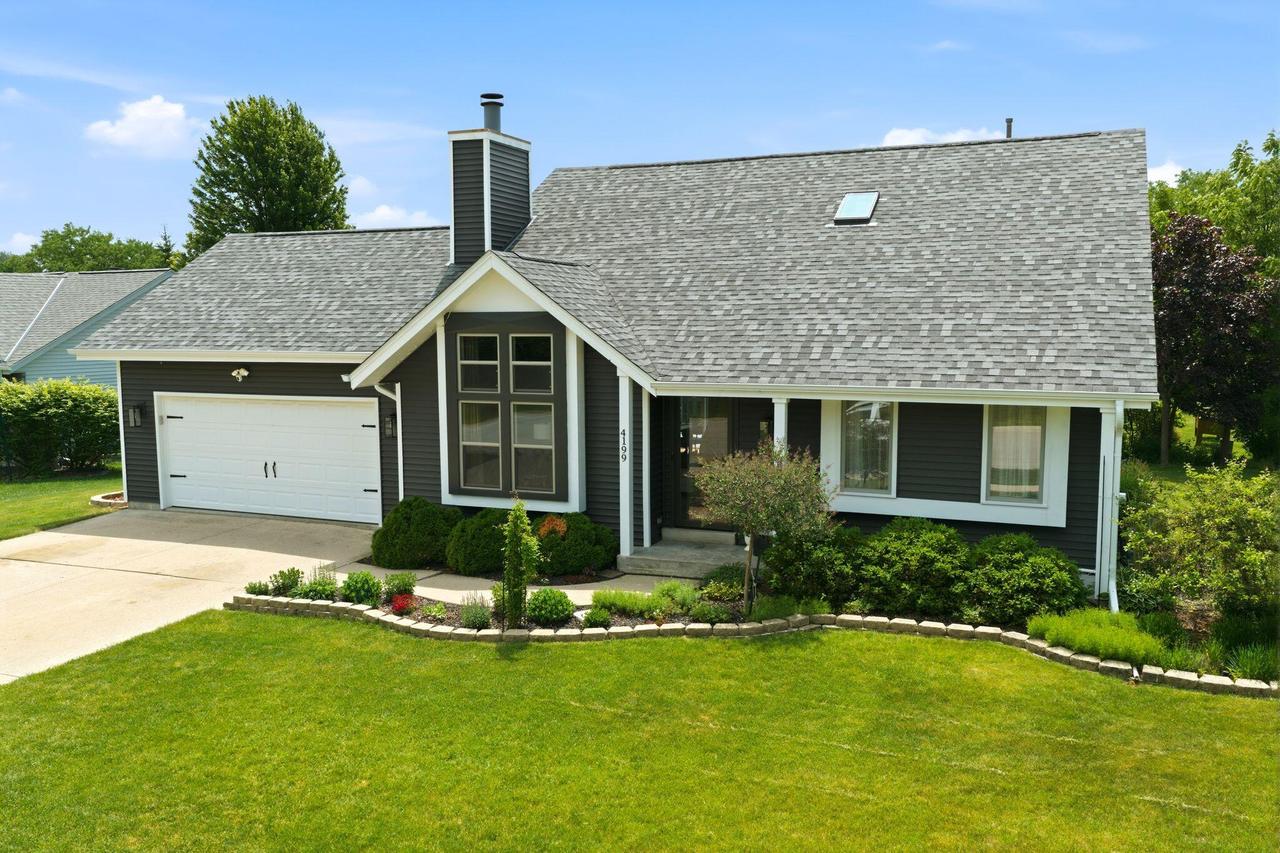 4199 W Hilltop Ln, Franklin, WI 53132